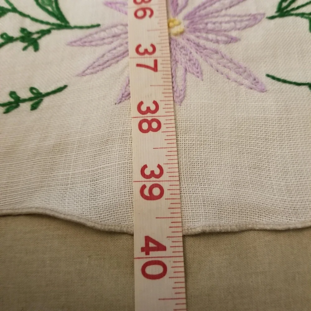 Vintage Hand Embroidered Floral‎ Linen Table Runner White Purple Scalloped Edge